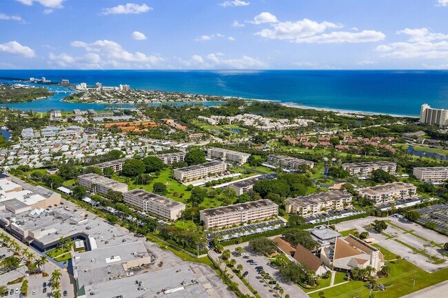 Building Photo - 300 N Hwy A1A