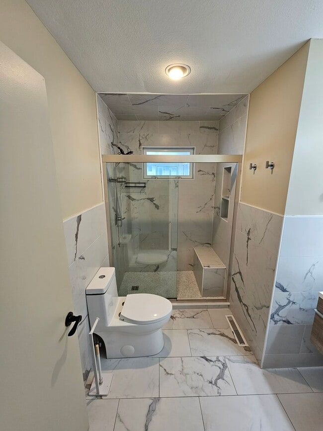 Building Photo - South Shores! 3 Bed, 1.5 bath