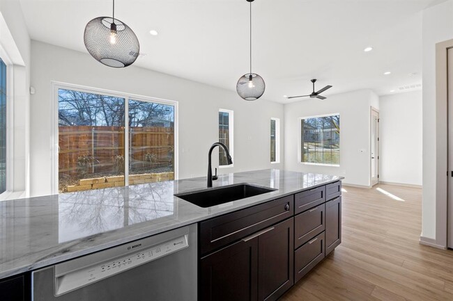 Building Photo - 1736 Bunche Rd