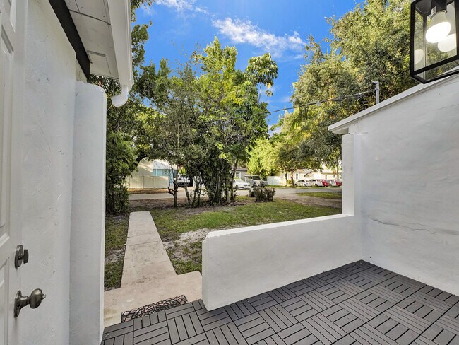 Building Photo - 3226 Oak Ave