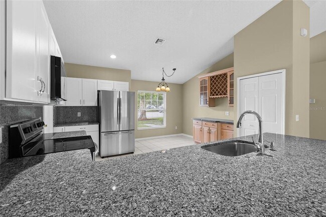 Building Photo - 148 Country Lakes Cir