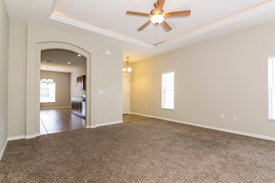 Building Photo - 6854 Glenbrook Dr
