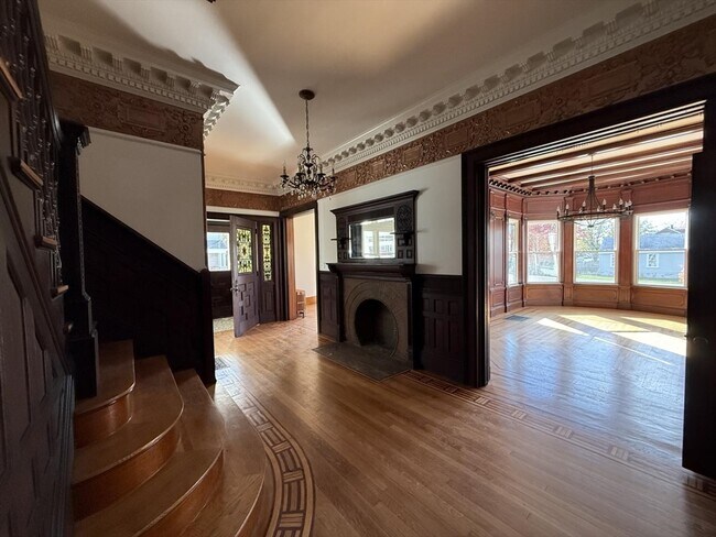 Building Photo - 72 Belmont St