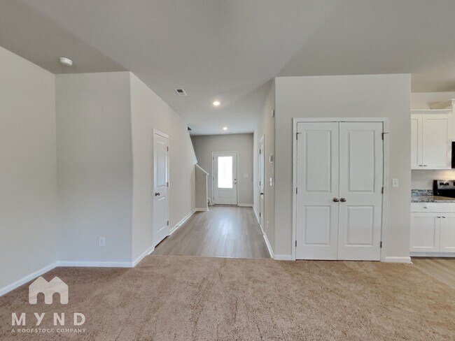 Building Photo - 14 New Villas St