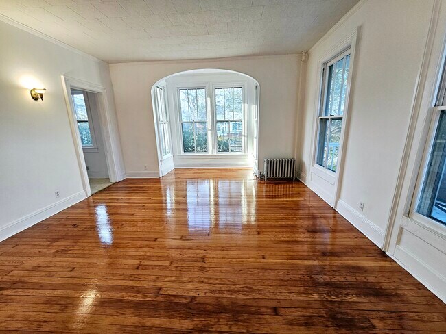 Building Photo - 101 E Main St