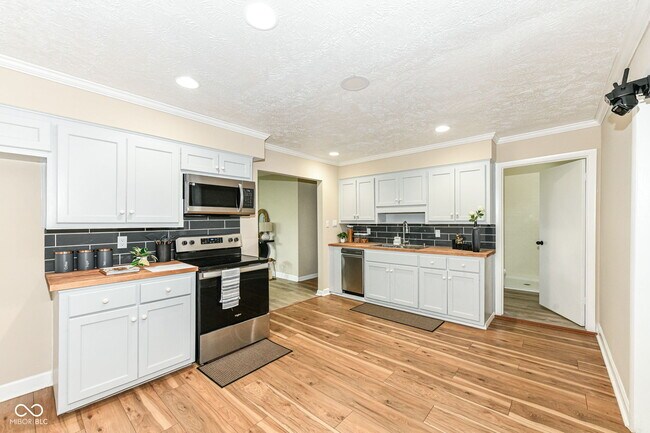 Building Photo - 651 Fabyan Rd