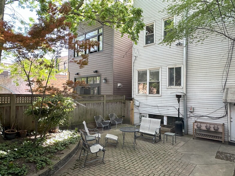 Building Photo - 2217 N Magnolia Ave