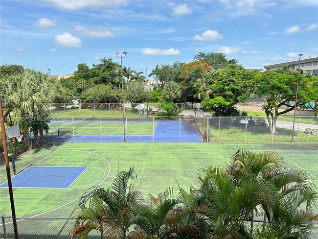 Building Photo - 802 NW 87th Ave