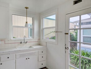 Building Photo - Charming one bed house in heart of Berkeley!