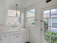 Building Photo - Charming one bed house in heart of Berkeley!