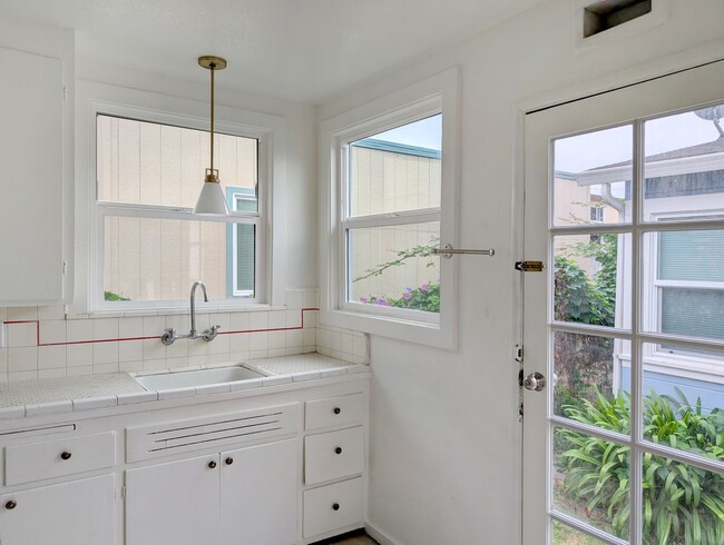 Primary Photo - Charming one bed house in heart of Berkeley!