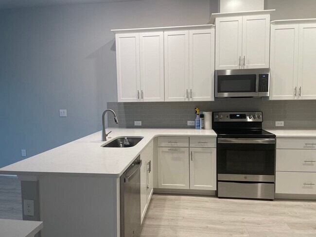 Building Photo - 8625 Tavistock Lakes Blvd