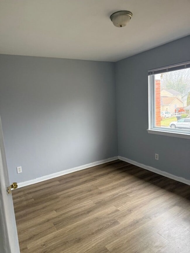 Building Photo - An Adorable two bedroom is move in ready!