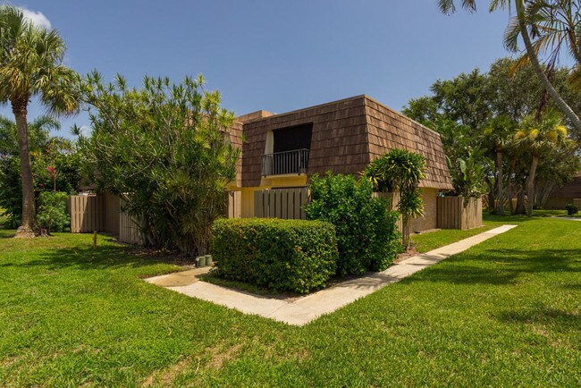 Building Photo - 818 8th Ct