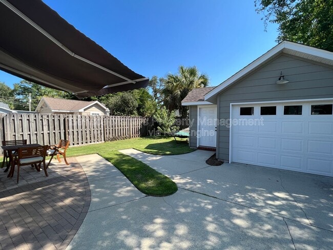 Building Photo - 1417 E Maxwell St