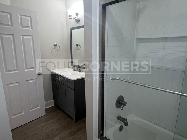 Building Photo - Beautiful 4 Bedroom 3 Bath Home