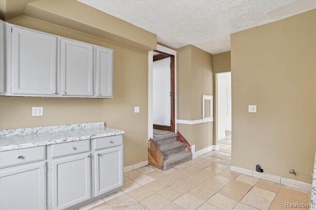 Building Photo - 5421 Toledo St