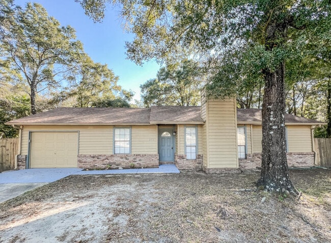 Building Photo - 303 Springwood Cir