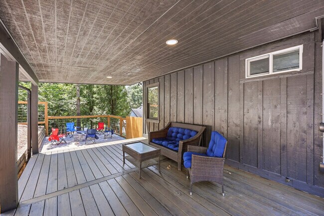 Building Photo - 4225 Twin Rivers Dr