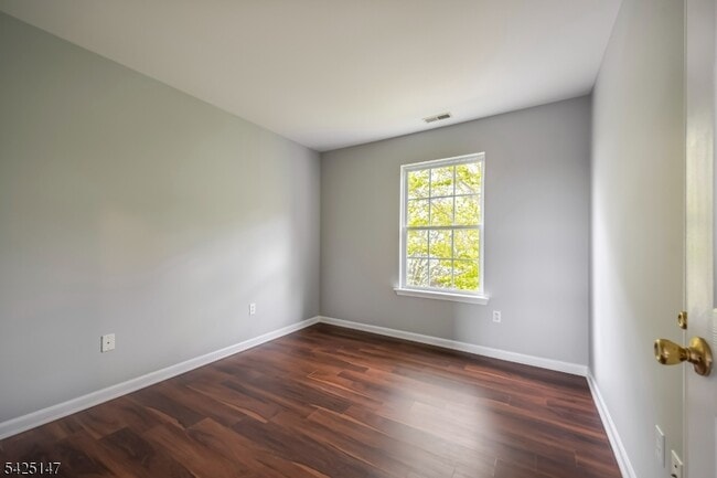 Building Photo - 227 Winding Hill Dr