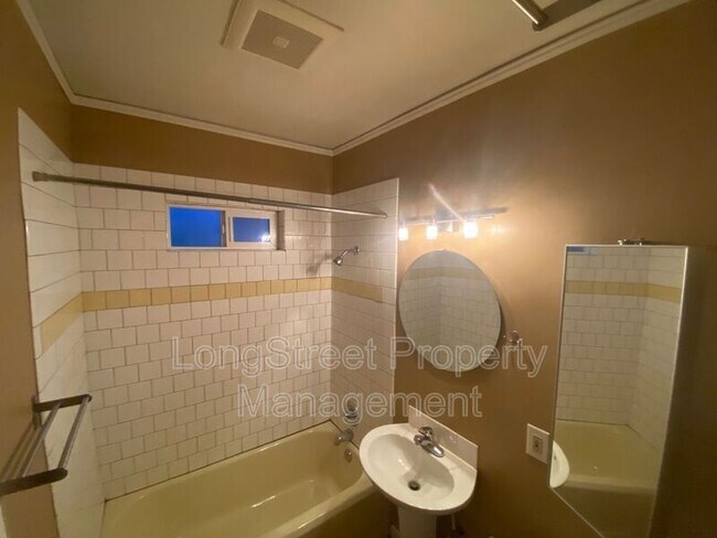 Building Photo - 5270 N Williams Ave