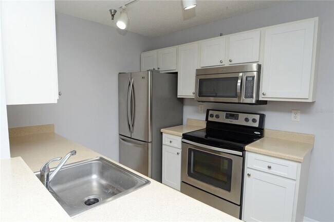 Building Photo - 10263 Gandy Blvd N