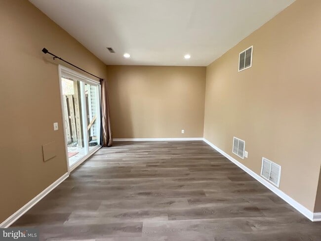 Building Photo - 22464 Maison Carree Square
