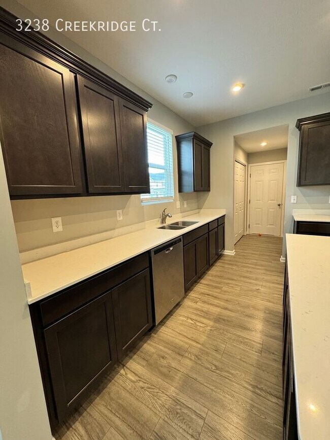 Building Photo - 3238 Creekridge Ct