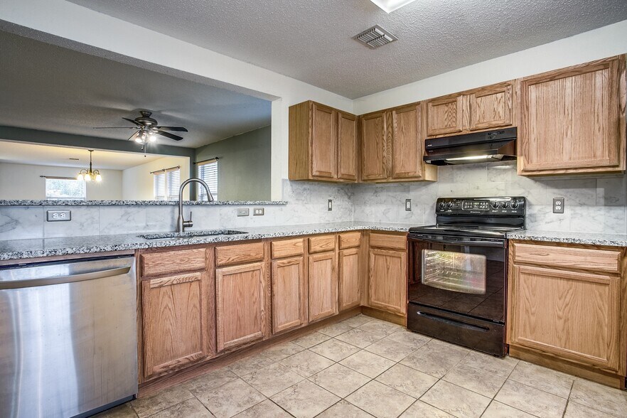 Building Photo - 3820 Bandera Ranch Rd