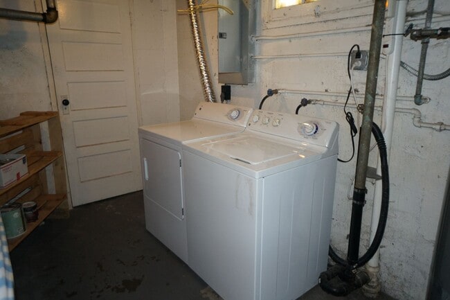 Building Photo - NE Portland Alberta Arts 3-bedroom Bungalow