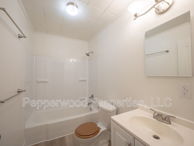 Building Photo - 410 Peachtree Ln