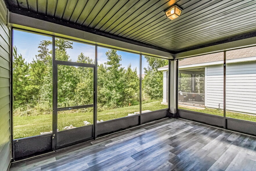 Building Photo - 10992 Haws Ln