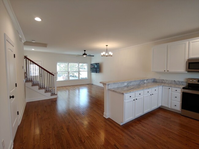 Building Photo - 3 Bedroom, 2.5 Bath Townhome Close to UTC!