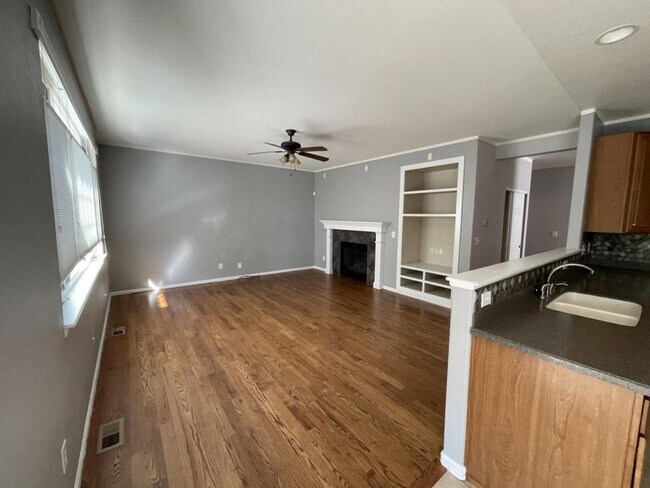 Building Photo - 12965 Banyon Cir