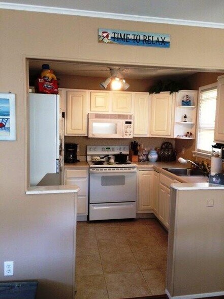 Building Photo - 17 E 12th St