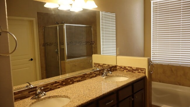 Building Photo - 4 Bedroom