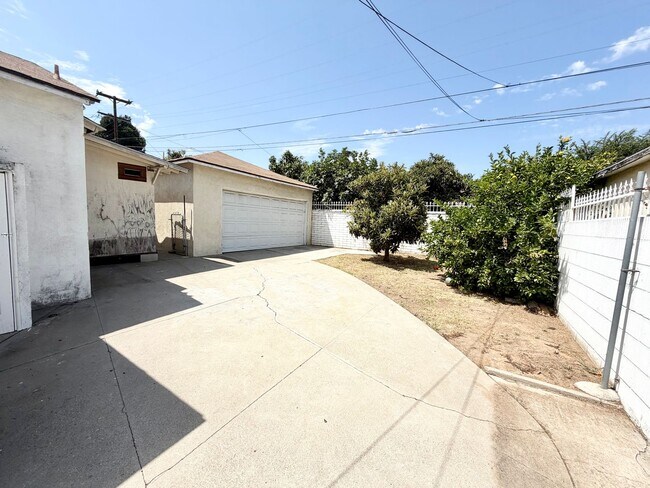 Building Photo - ***Gated 3 bed 2 bath House in Monterey Park***