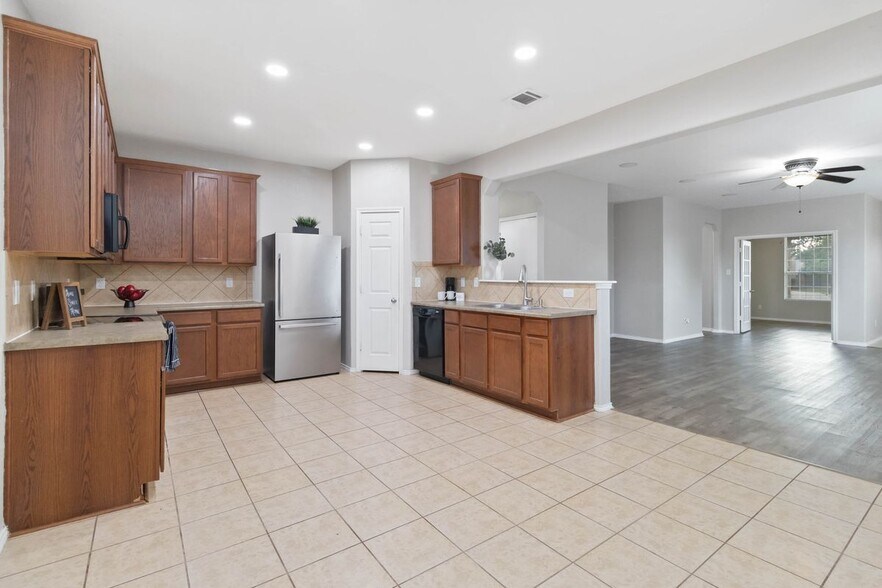 Building Photo - 3637 Double Diamond