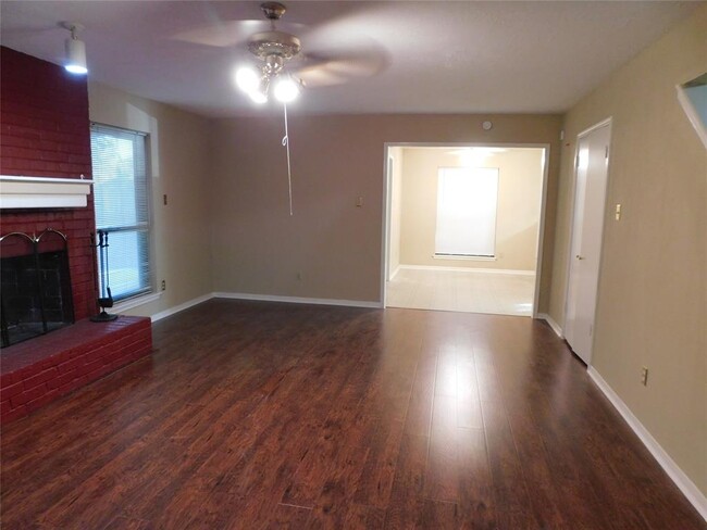 Building Photo - 2711 River Birch Dr