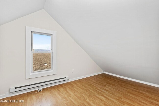 Building Photo - 10 Artic St