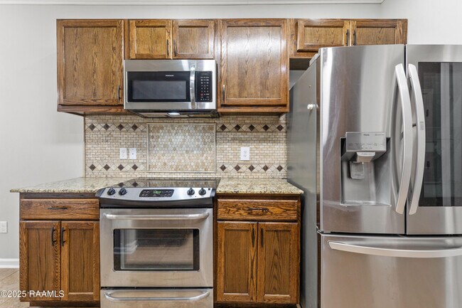 Building Photo - 307 Flanders Ridge Dr