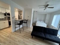 Building Photo - 3701 Colonial Dr