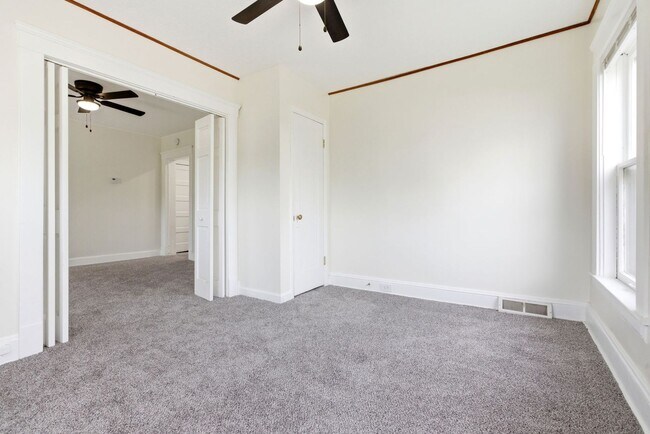 Building Photo - 689 Midland Ave