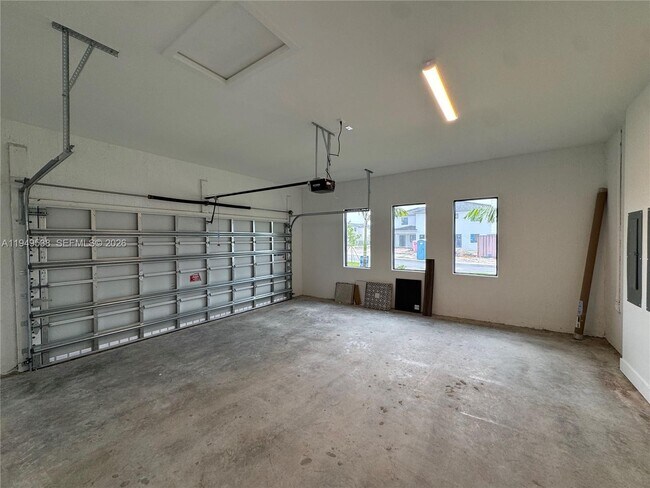 Building Photo - 19670 NE 14th Ct