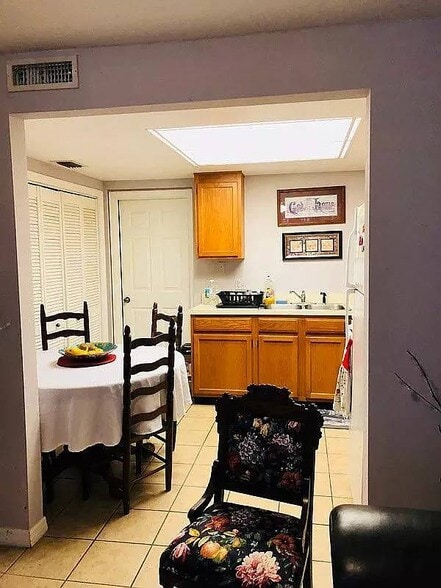 Building Photo - 634 Cohen Way