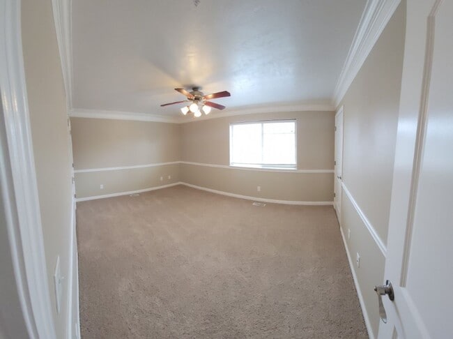 Building Photo - 2 bed, 1.5 bath Townhome at Riverwoods