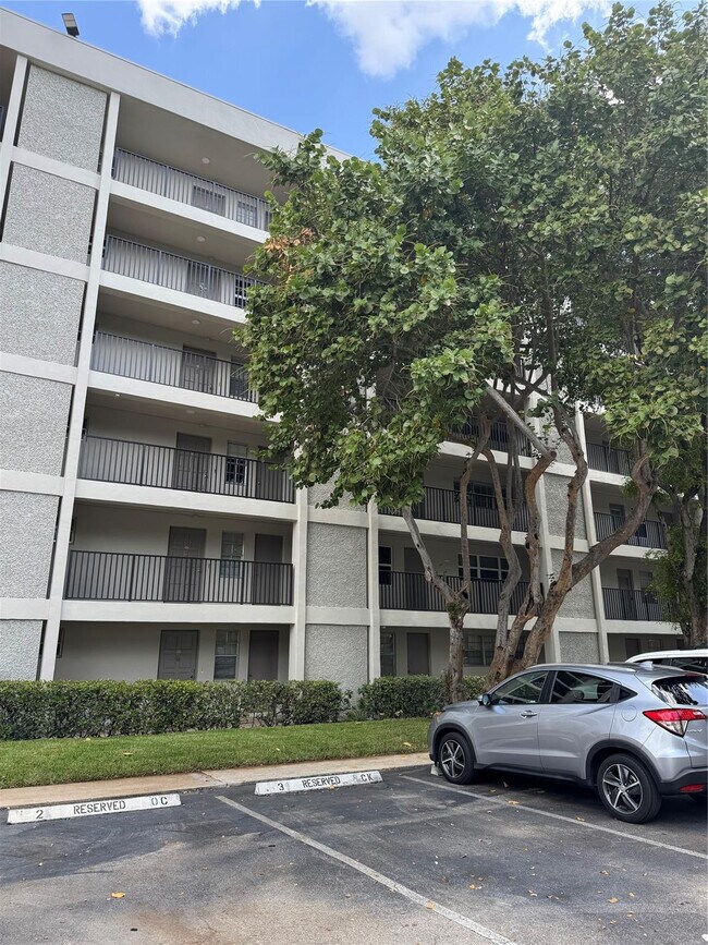 Building Photo - 3000 S Course Dr