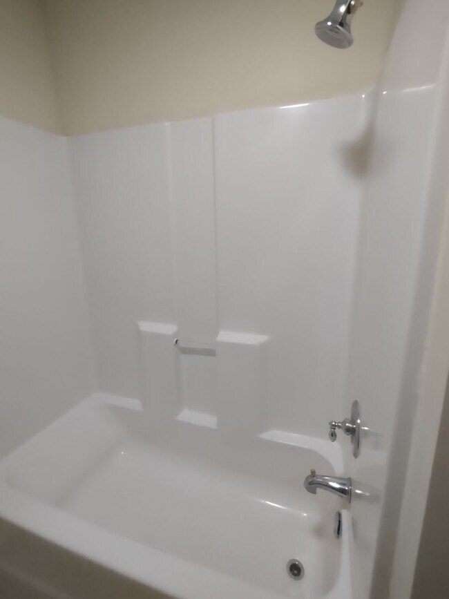 Building Photo - Clean 2 Bedroom 1 Bath duplex ~ Benton, KY