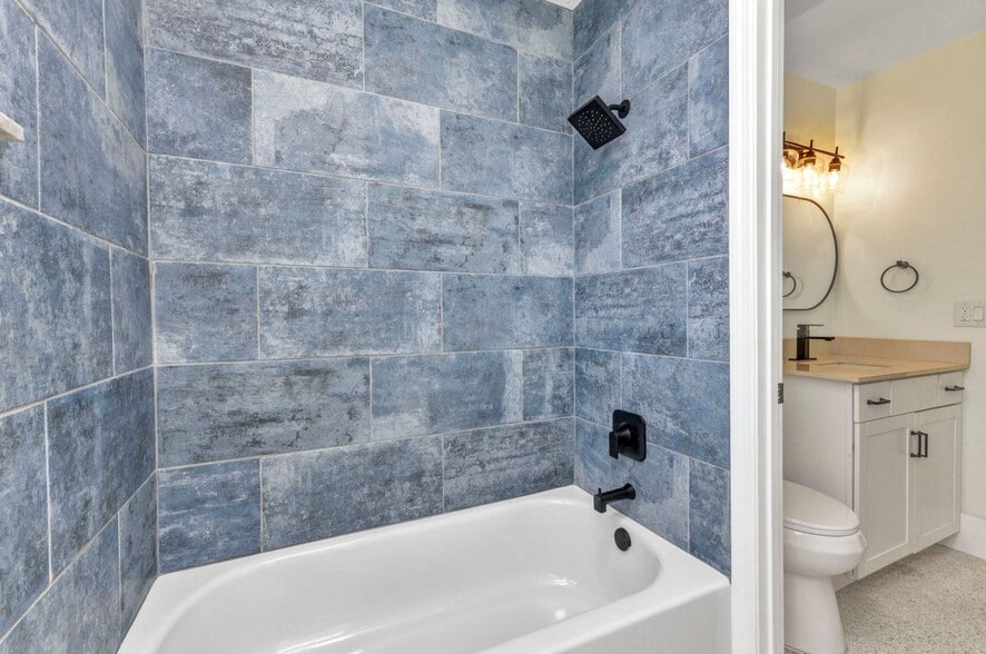 Building Photo - 1611 Sheehan Blvd