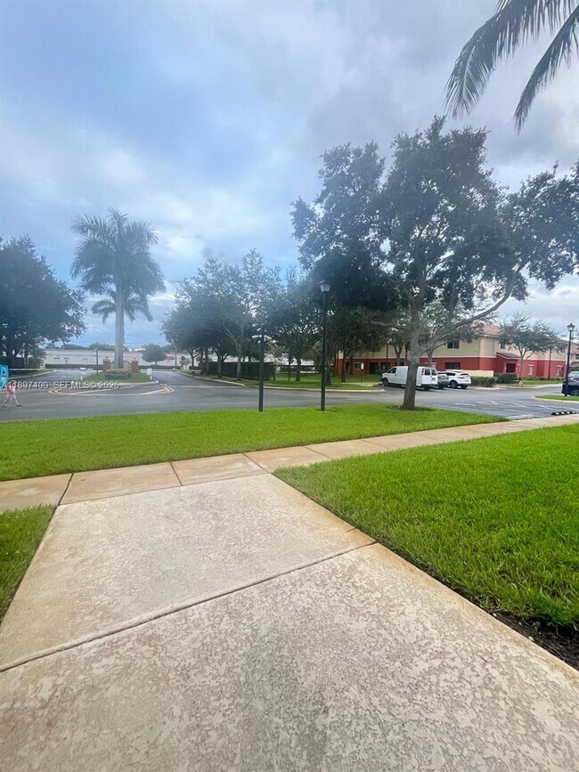 Building Photo - 3310 Palomino Dr